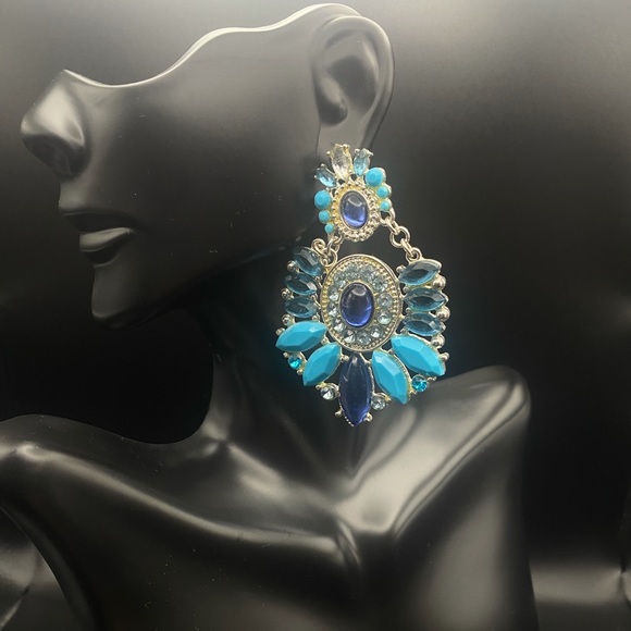 Earrings - Picture 1 of 4